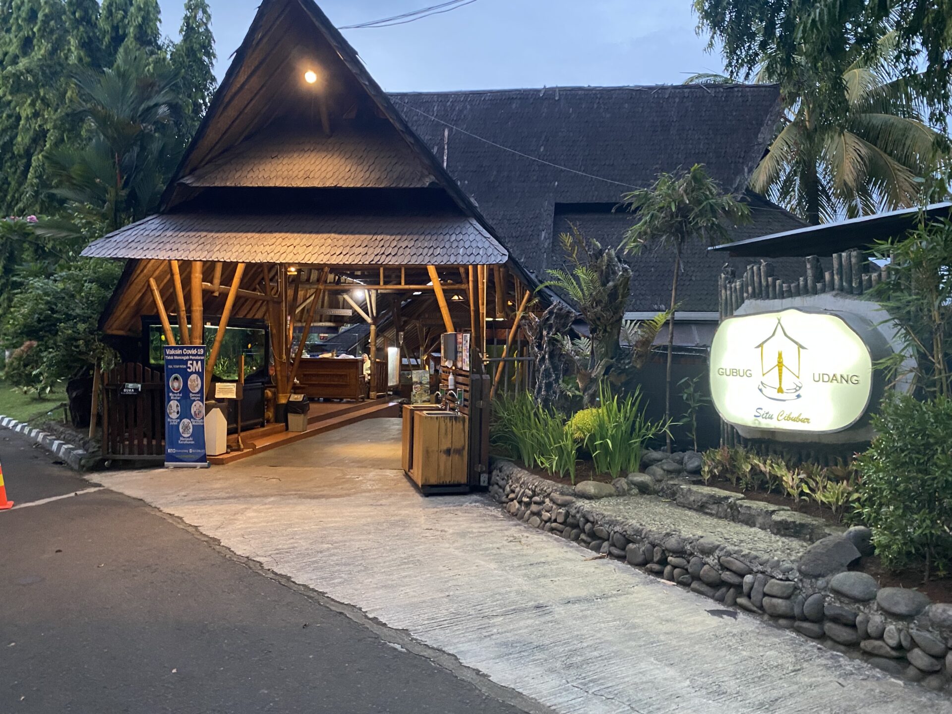 restoran sunda terdekat 22 Restoran Sunda Terdekat Dari Jakarta, Rasa Otentik Dijamin Raos Pisan!
