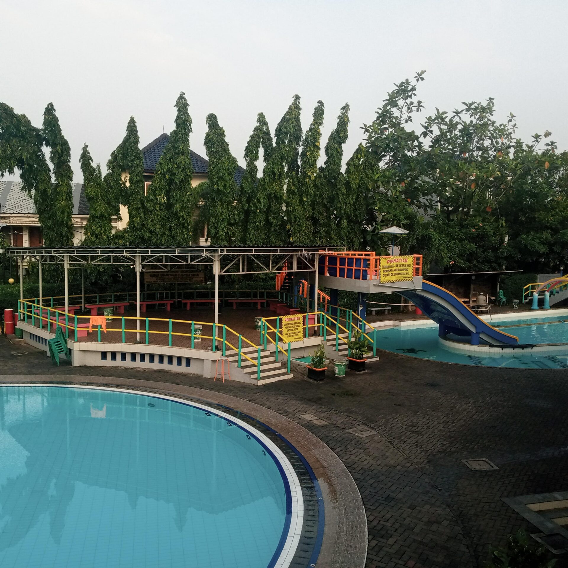 kolam renang jakarta timur 10 Kolam Renang Jakarta Timur, Tempat Paling Seru Untuk Main Air dan Tips Aman Berenang dengan Si Kecil