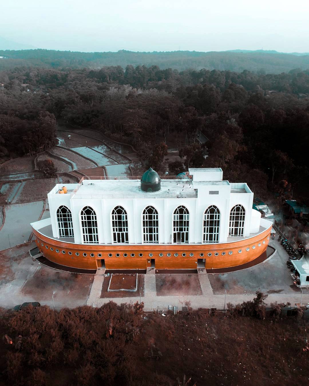 masjid kapal semarang 5 Keunikan Masjid Kapal Semarang, Terinspirasi Kisah Nabi Nuh Cocok Untuk Wisata Religi